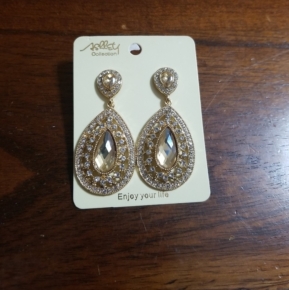 Ashley Collection teardrop earrings pierced